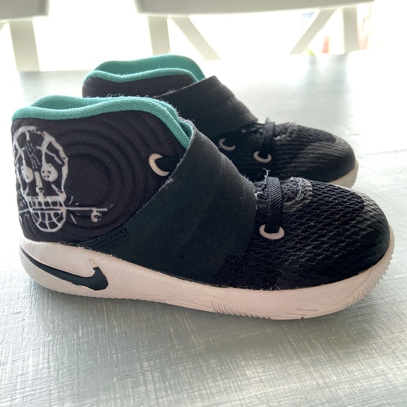 Kyrie best sale 2 skateboard